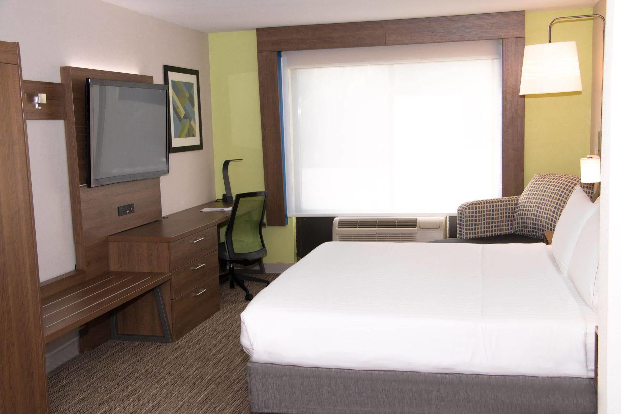 Holiday Inn Express North Tyler Exterior photo