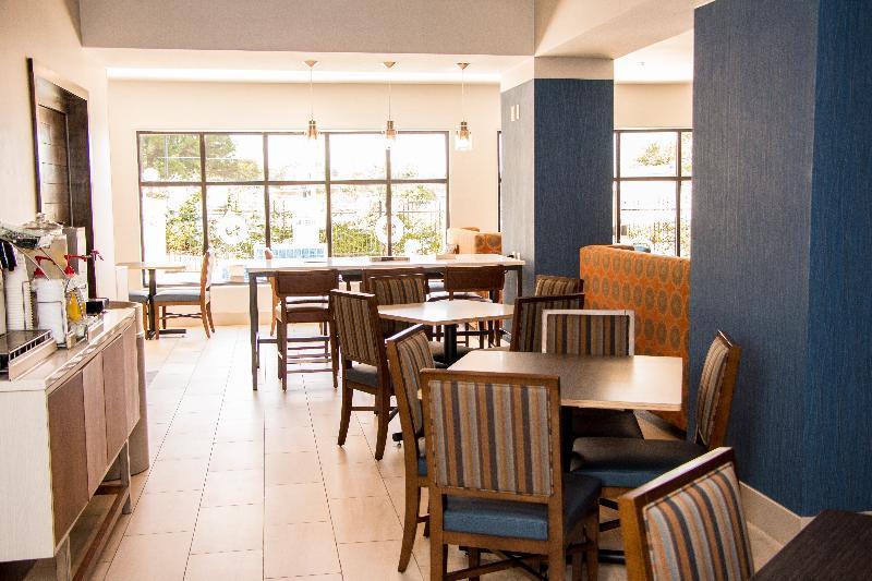 Holiday Inn Express North Tyler Exterior photo